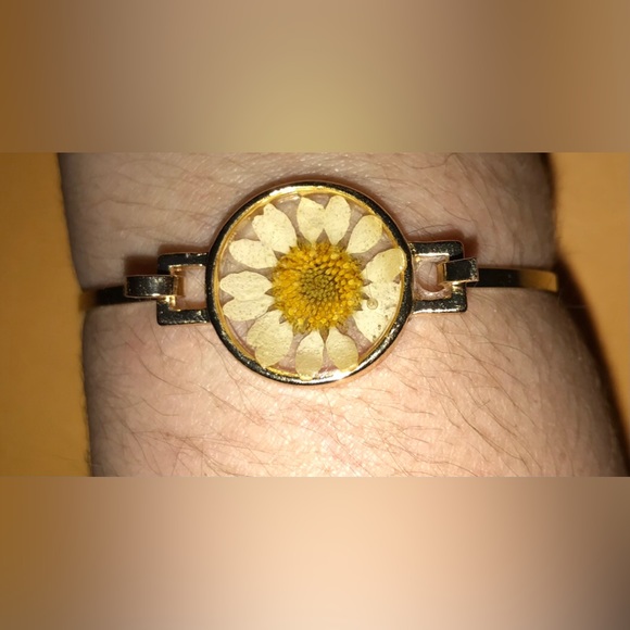 “Darling Daisy” Genuine Pressed Preserved Dried Gold Flower Floral Summer Bangle - Picture 10 of 13